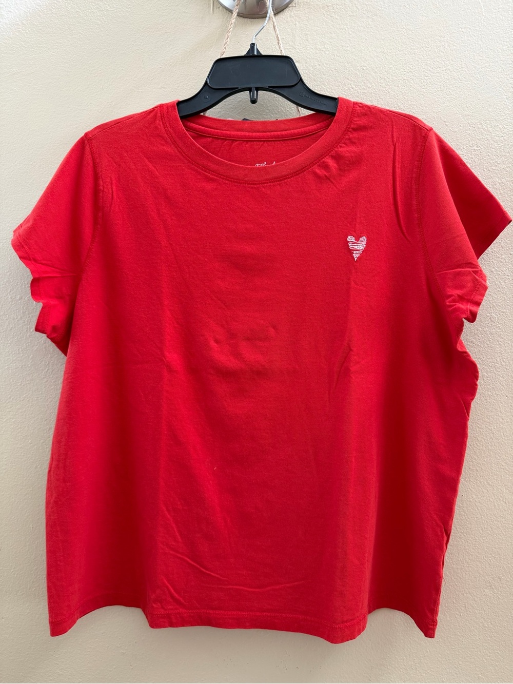 Preloved Universal Thread Women's Red Short Sleeve Tee w/ Heart Accent Size XXL